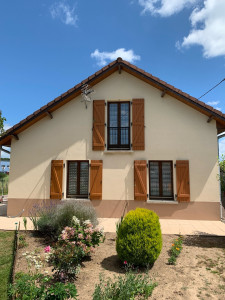 Photo de galerie - La façade de la même maison après traitement