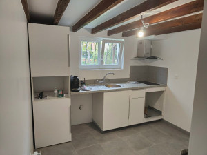 Photo de galerie - Rénovation complète d’une cuisine et des poutres en bois 