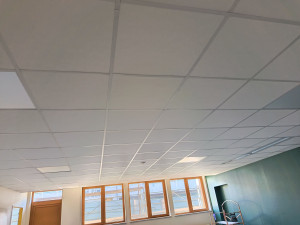 Photo de galerie - Pose de faux plafond en de 60x60