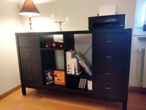 Photo de galerie - Montage meuble Ikea KALLAX + 4 modules tiroir + pied de meuble.