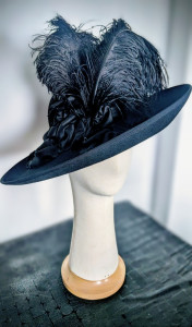 Photo de galerie - Réalisation d'un chapeau, type 19eme siècle.