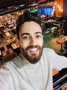 Photo de galerie - Ouvrier spécialisé dans le nettoyage de vitres, de bureaux et de maisons ; le montage de meubles ; la peinture de maisons.