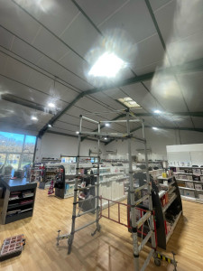 Photo de galerie - Changement de luminaire pour un magasin 