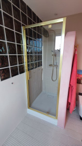 Photo de galerie - Pose d'une porte de douche 
