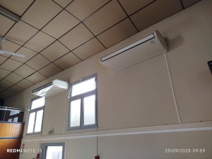 Photo de galerie - POSE DE 2 PLAFONNIERS À LA SALLE DES FÊTES (MONTPELLIER-DE-MEDILLAN)