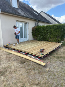 Photo de galerie - Pose d’une terrasse bois en sapin traité classe 4