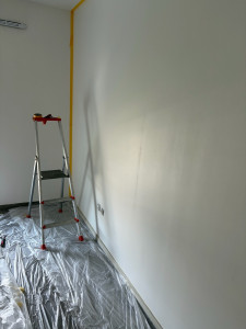 Photo de galerie - Préparation mur en couleur pour une petite fille 