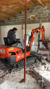 Photo de galerie - Démolition intérieur avec mini pelle et brh