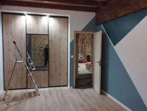 Photo de galerie - Création complète d'une chambre ,maçonnerie,  doublage, dessins, électricité, peinture, parquet.  (après)