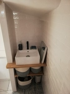 Photo de galerie - Réalisation de carrelage, douche italienne et point d eau dans une chambre parentale. 