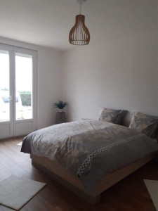 Photo de galerie - Rénovation des murs plus mises en peinture. Pose de parquet ainsi que les plinthes.