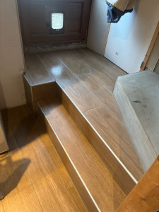 Photo de galerie - Carrelage du palier et des marches 