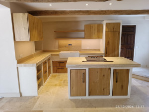 Photo de galerie - Éclairage d'une cuisine faisant partie d'une rénovation complète d'un Mas en Provence.