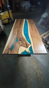 Photo de galerie - Fabrication de mobilier sur mesure en bois et résine epoxy 