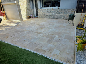 Photo de galerie - Création terrasse en travertin
