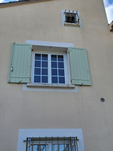 Photo de galerie - Fabrication, finition et repose de volets 