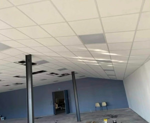 Photo de galerie - Chantier, Plâtrerie, Doublage en BA13 et Faux plafond avec des dalles 60X60cm