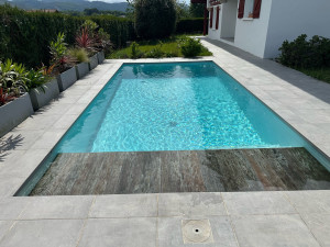 Photo de galerie - Construction d’une piscine 8,00 x 4,00 avec volet plage immergée 