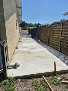 Photo de galerie - Réalisation d'une dalle en béton et son terrassement 