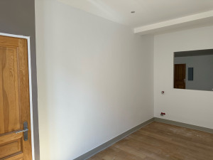 Photo de galerie - Pose de revêtement et peinture suite à la réparation du mur 