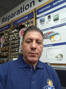 Photo de galerie - Double clé maison badge télécommande changer cadna 

