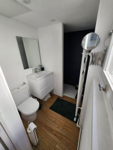 Photo de galerie - Salle de bain refaite à neuf , isolation plâtrerie élec plomberie carrelage 