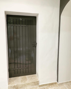 Photo de galerie - Mise en peinture d’une porte 