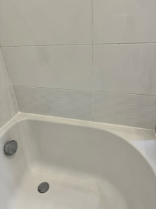 Photo de galerie - Joint silicone de douche et baignoire 