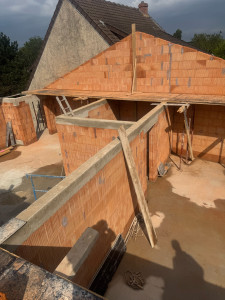 Photo de galerie - Nous avons terminé les quatre arches. Nous avons également réalisé les derniers cintres et le pignon.