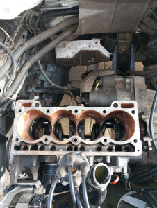 Photo de galerie - Remplacement joint de culasse et segments pistons Renault 5 deuxième génération.