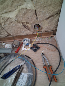 Photo de galerie - Déplacement de prises électriques rénovation 