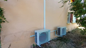 Photo de galerie - Installation de deux groupes extérieur climatisation DAIKIN 