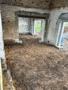 Photo de galerie - Démolition de plusieurs murs porteurs avec pose de linteau plus coulage linteau et arrière linteaux. terrassement d’une future dalle.
