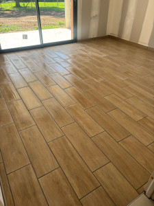 Photo de galerie -  carrelage imitation de parquet