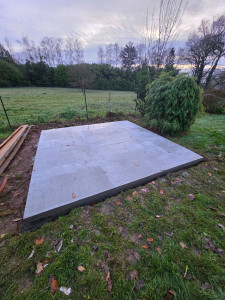 Photo de galerie - Terrassement et réalisation d’une dalle pour abris de jardin