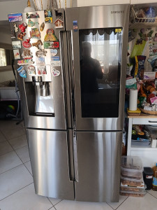 Photo de galerie - Réparation d'un frigo américain Samsung familly hub ( problème écran noir )