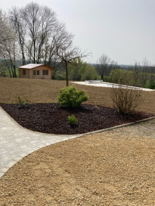 Photo de galerie - Création de massif (pouzzolane)