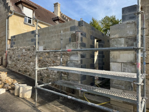 Photo de galerie - Lors des travaux du mur en pierre