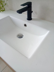 Photo de galerie - Installation d'un nouveau mitigeur et bonde de lavabo 