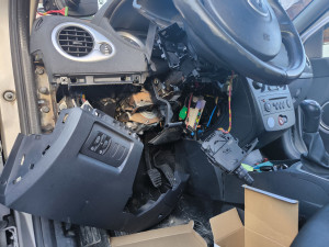 Photo de galerie - Intervention changement de Comodo phares 