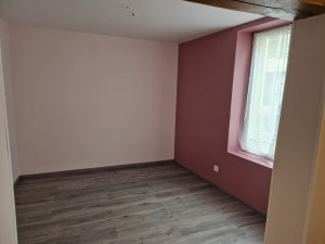 Photo de galerie - Peinture intérieure réalisée avec précision : murs bicolores pour un style unique, plafond blanc pour la clarté
Contactez nous pour vos projets.