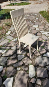 Photo de galerie - Chaise moderne, en CP peuplier, vernis 