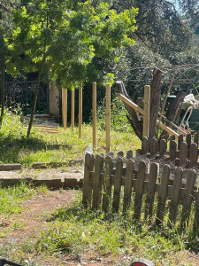 Photo de galerie - Piquets en bois, clôture Ganivelle 
