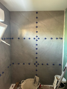 Photo de galerie - Pose en cours d’un carrelage en formats 80x80 