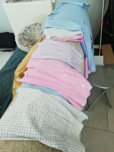 Photo de galerie - Transformation chemises en chemisettes
