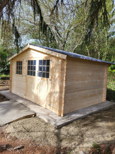 Photo de galerie - Montage d'un chalet plus dalle béton 