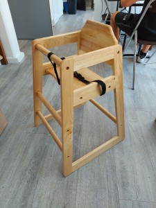 Photo de galerie - Chaise haute bb en bois
