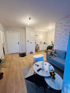 Photo de galerie - Préparation murs et poses de papier peint 