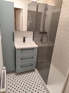 Photo de galerie - Salle de bain, réalisée avec mon collaborateur Seb qui a 200 avis 5 étoiles sur allovoisins