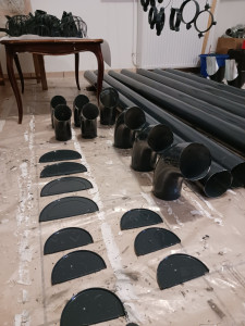 Photo de galerie - Préparation peinture  et installation de gouttières 